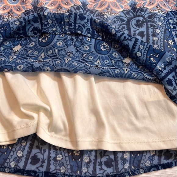 Love Reign Boho Paisley Peekaboo Shoulder Mini Dress Women’s Size M - Picture 3 of 8